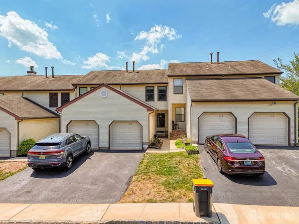 206 Spruce Ct, Flemington, NJ 08822