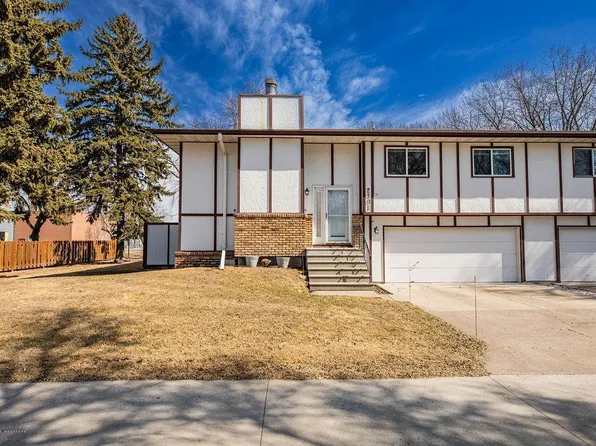 2301 4th Ave S, Moorhead, MN 56560