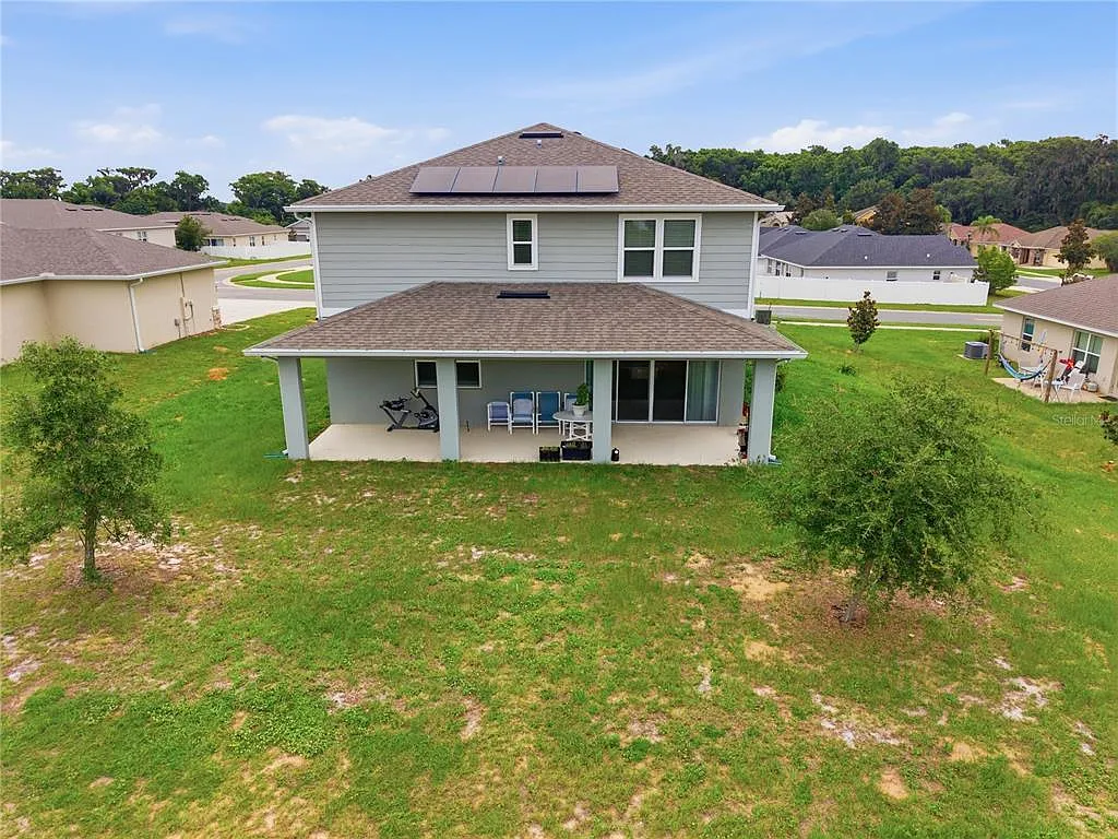 4 bed, 2.5 bath, 2868 sqft, $2,500 — Photo 4