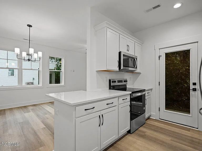 3206 Belmont Cir — Photo 4