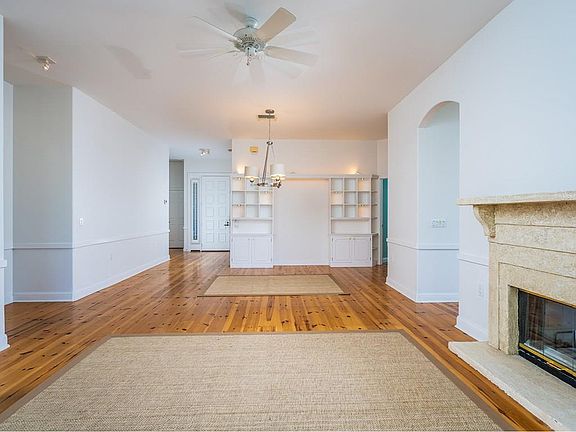 3rd image of 4675 Saint James Ave