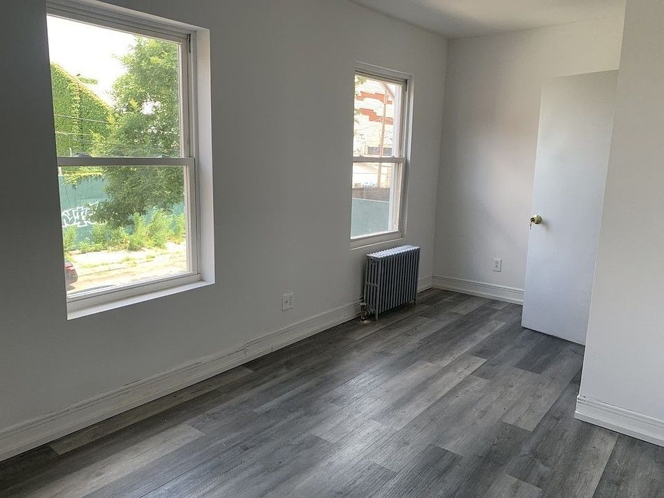 1st image of 3-08 26th Ave #2B
