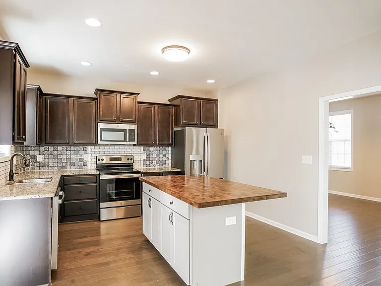 332 Chamberlain Dr — Photo 9
