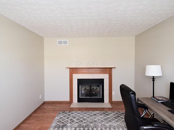 3rd image of 431 Kingston Cir