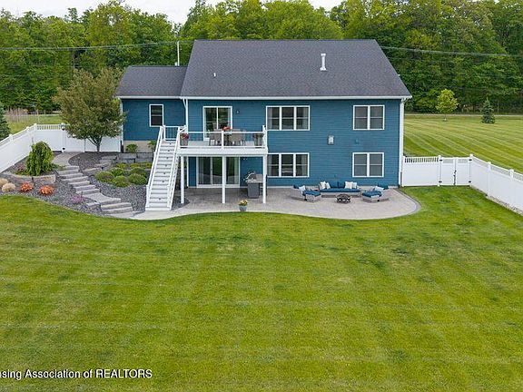 3rd image of 3950 W Howe Rd