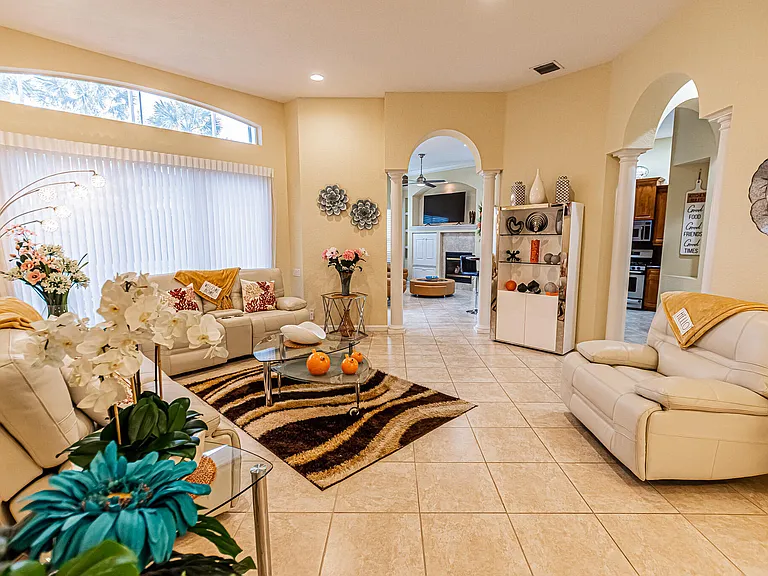 431 NW Cool Water Ct — Photo 2