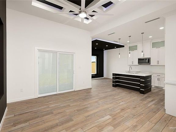 5th image of 1018 E Baker Dr