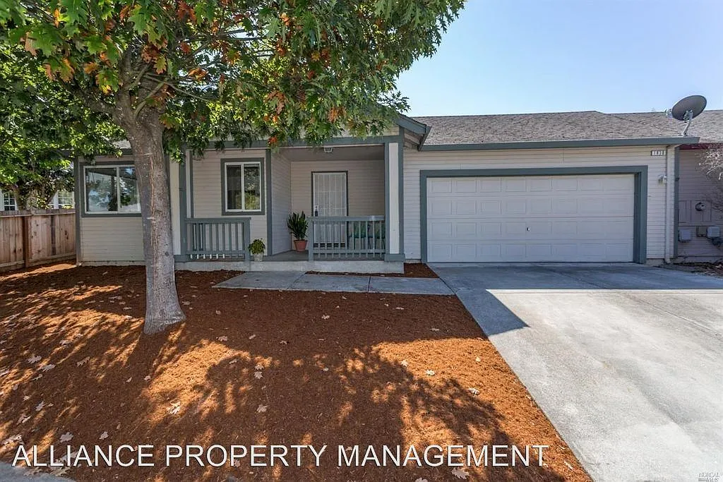 1830 Rhianna St photo 1