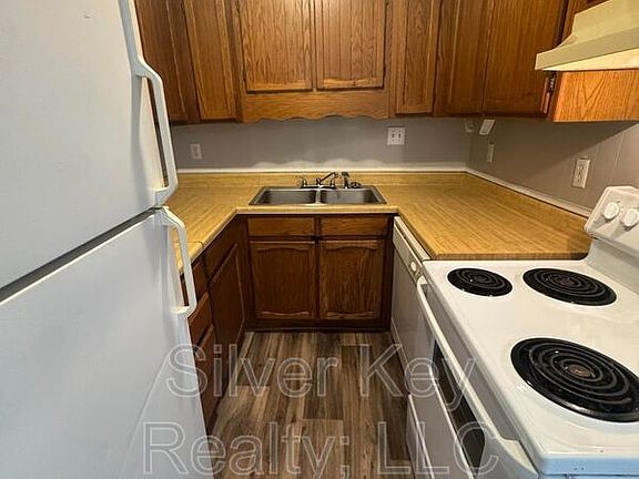 5th image of 311 Sunset Dr Unit 2