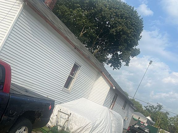 3rd image of 1218 Sanford St