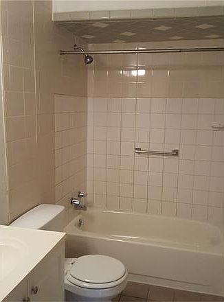 2nd image of 140 Main St APT B