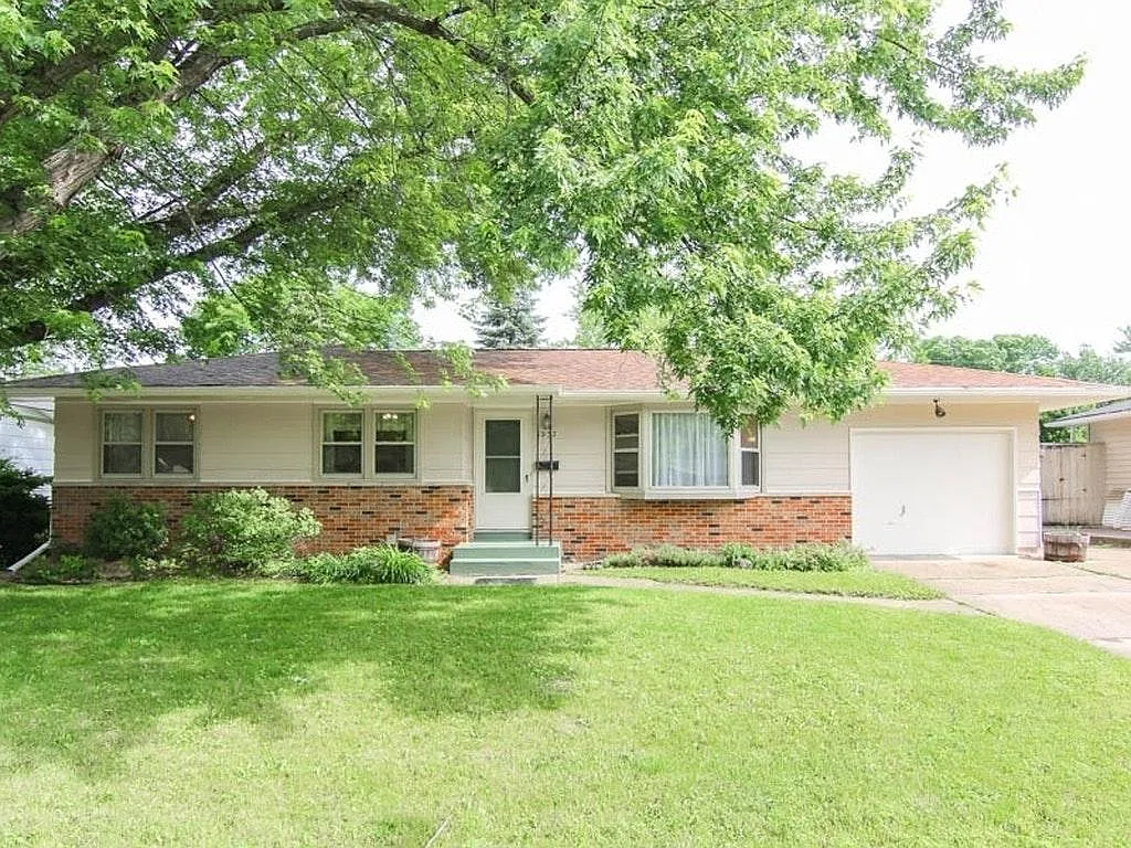 4 bed, 2068 sqft, $1,700 — Photo 1