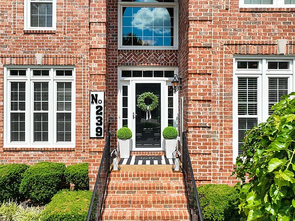 3rd image of 239 Sontag Dr
