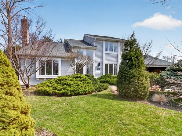 55 Canterbury Trl, Fairport, NY 14450