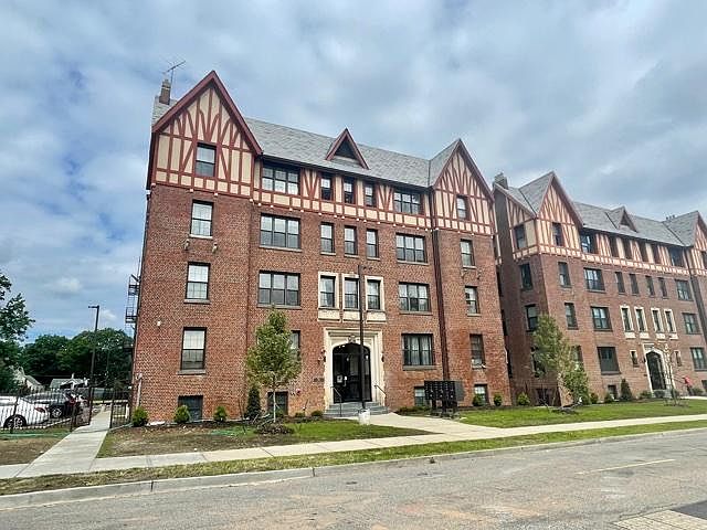 1st image of 93 N Walnut St #401