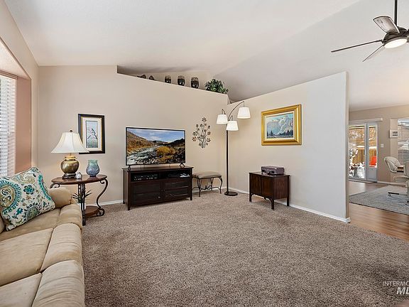 4th image of 2185 Candlewood Ave