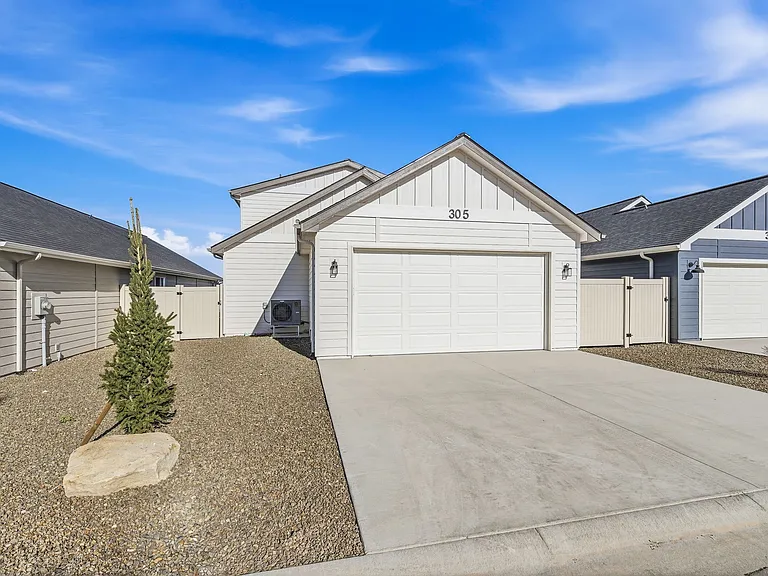 305 E Chevy Dr — Photo 20