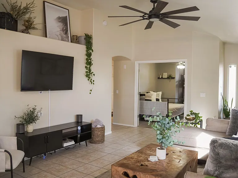 3915 E Renee Dr — Photo 16