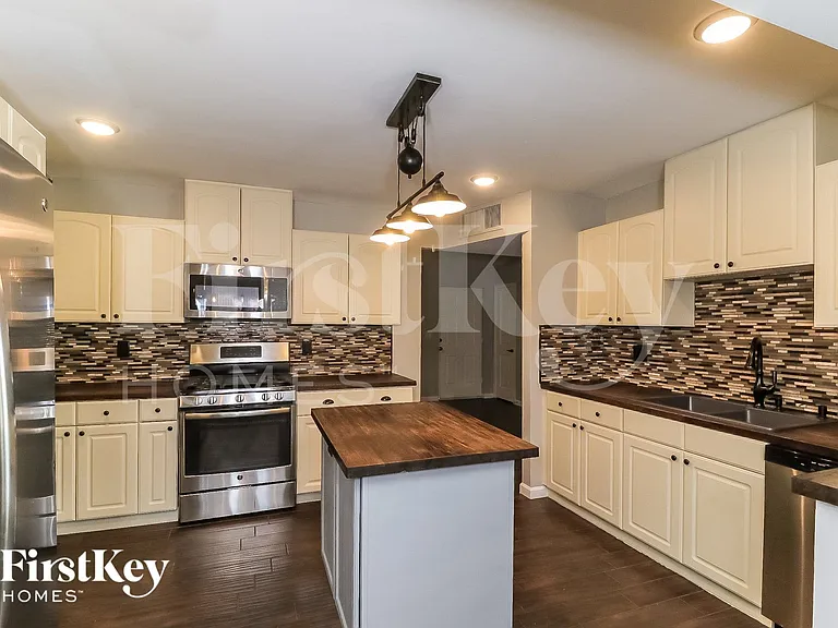2206 E Arbor Cir — Photo 7