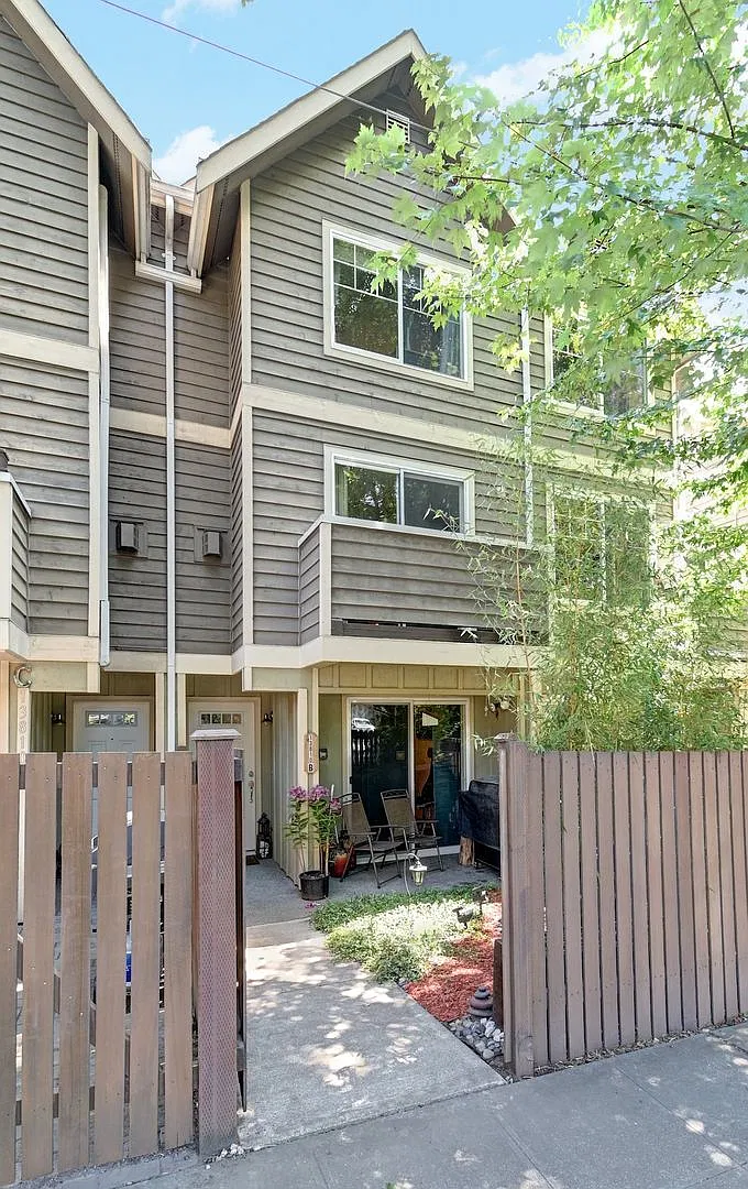 Immaculate Townhome with Private Patio! — Photo 1