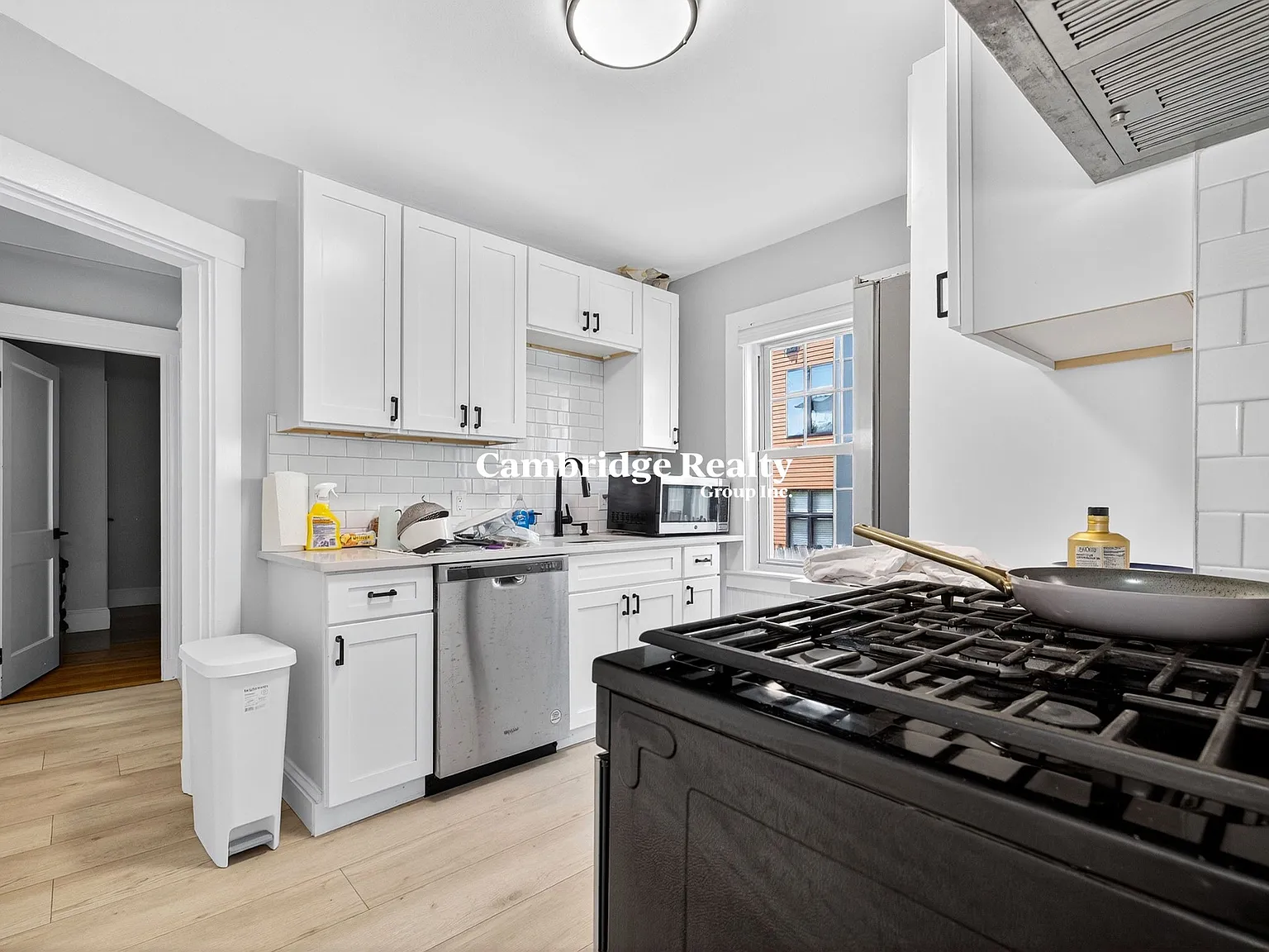 3 bed, 2.0 bath, $3,900 — Photo 3