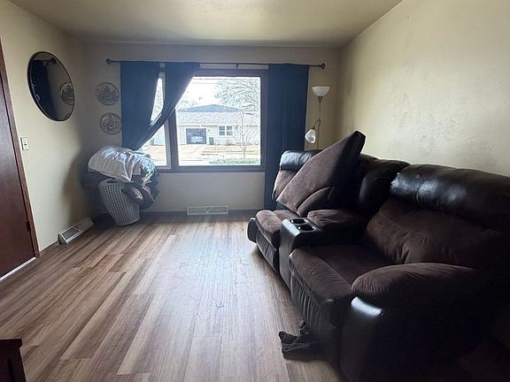 4th image of 102 S Midpark Dr #102