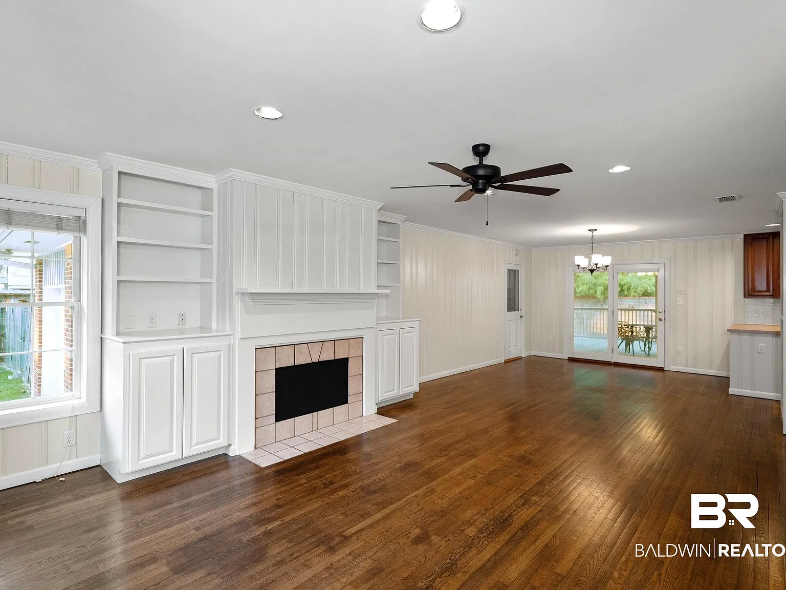 3 bed, 2.0 bath, 1800 sqft, $2,275 — Photo 2