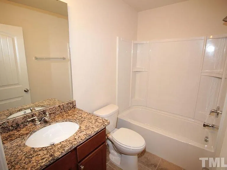 410 Chanson Dr — Photo 9