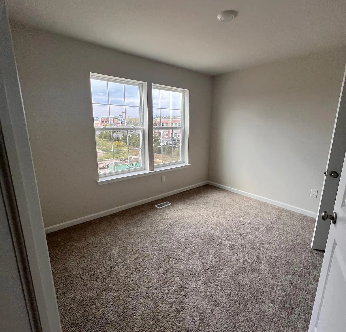 3 bed, 2208 sqft, $3,000 — Photo 4