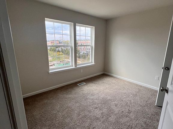4th image of 1131 Meadowlark Dr