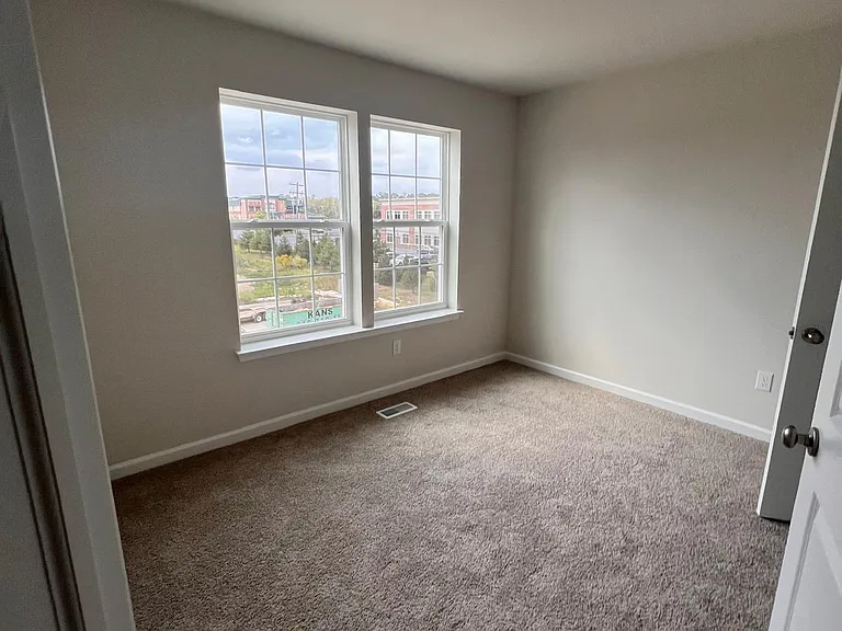 1131 Meadowlark Dr — Photo 4