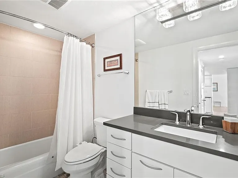 240 Seaview Ct #211 — Photo 11