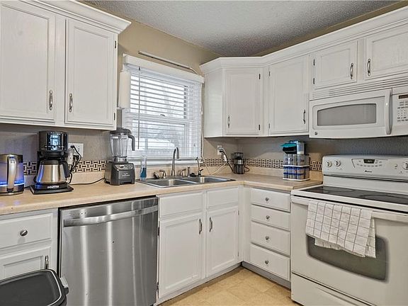 4th image of 2843 S 26th St