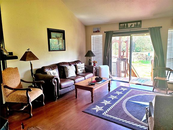 3rd image of 1085 Reeves Rd