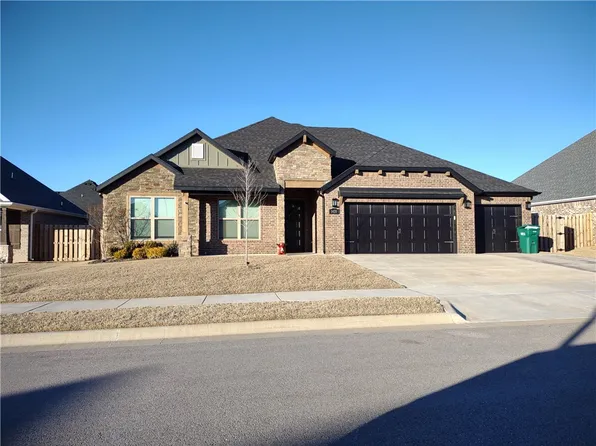 1341 Josephine Dr, Centerton, AR 72719