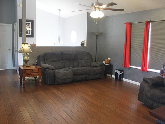3rd image of 102 Golden Rod Dr
