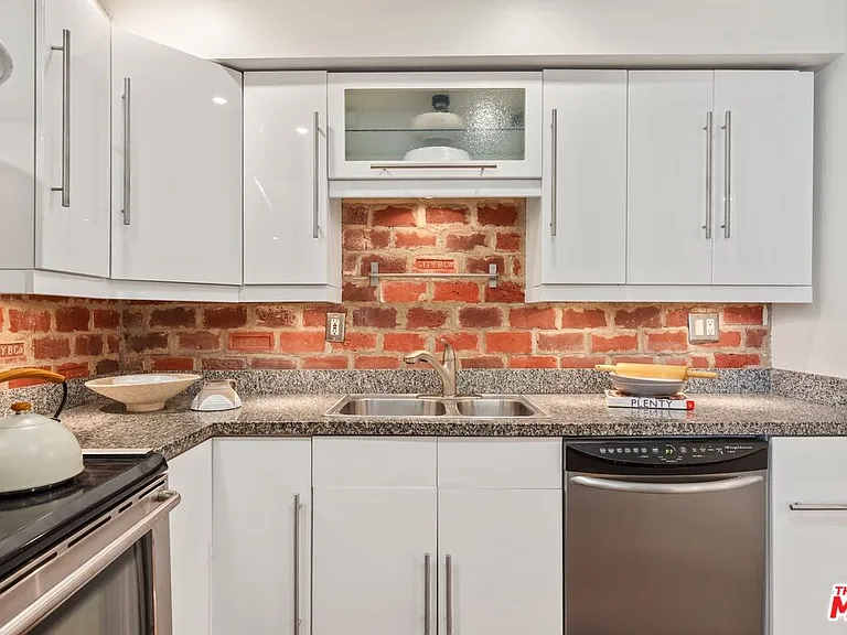 7250 Franklin Ave #1006 — Photo 8