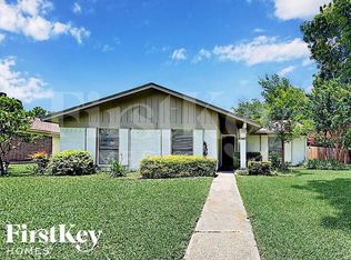 945 Medio Dr, Garland, TX 75040