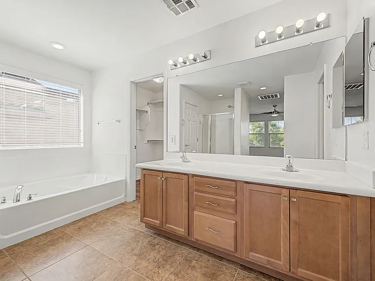 2048 W Monte Cristo Ave — Photo 24