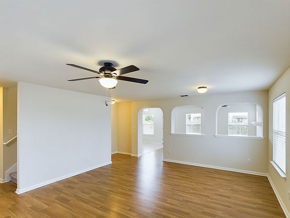 3rd image of 15123 Meredith Ln