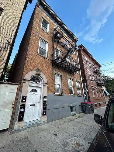 121 Martin St #4 Photo 1
