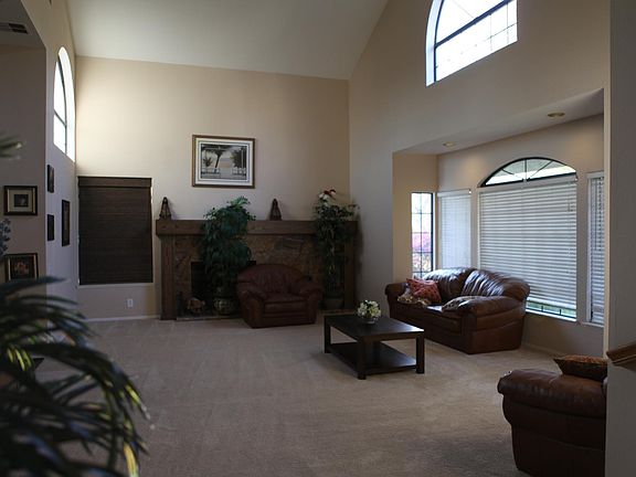 5th image of 2114 Meadowbrook Ln