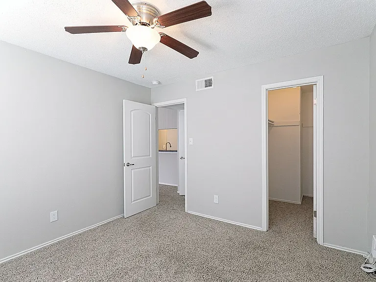 City Crest Apartments — Photo 65