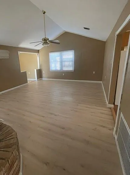 2329 Lyndell Dr — Photo 6