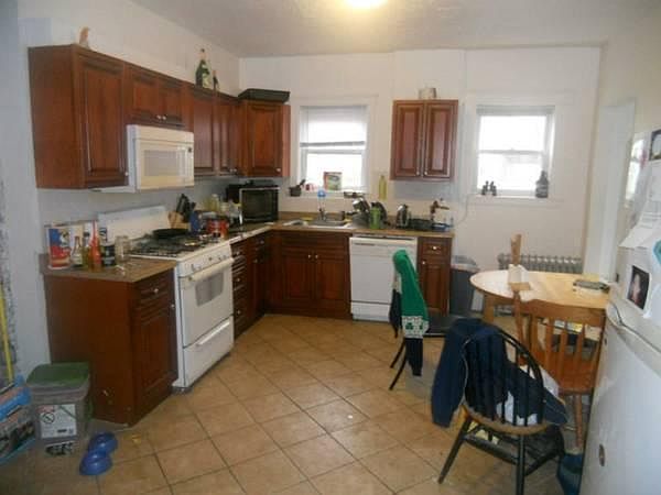 2nd image of 11A Islington St #11A