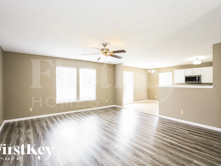 15498 Border Dr — Photo 3