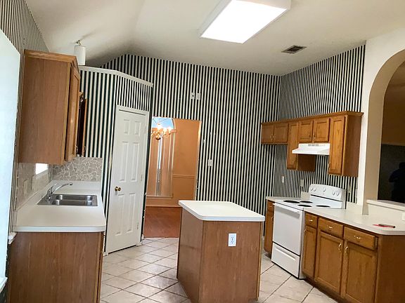 4th image of 723 Black Coral Dr