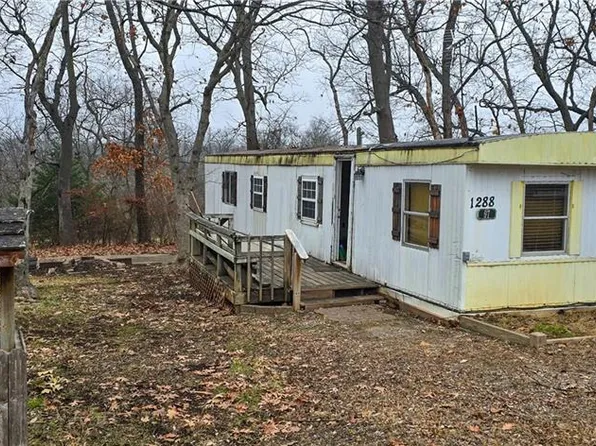 97 Oak Crest Dr, Linn Valley, KS 66040