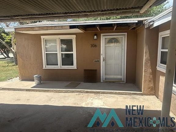 2nd image of 306 W Chisum Ave