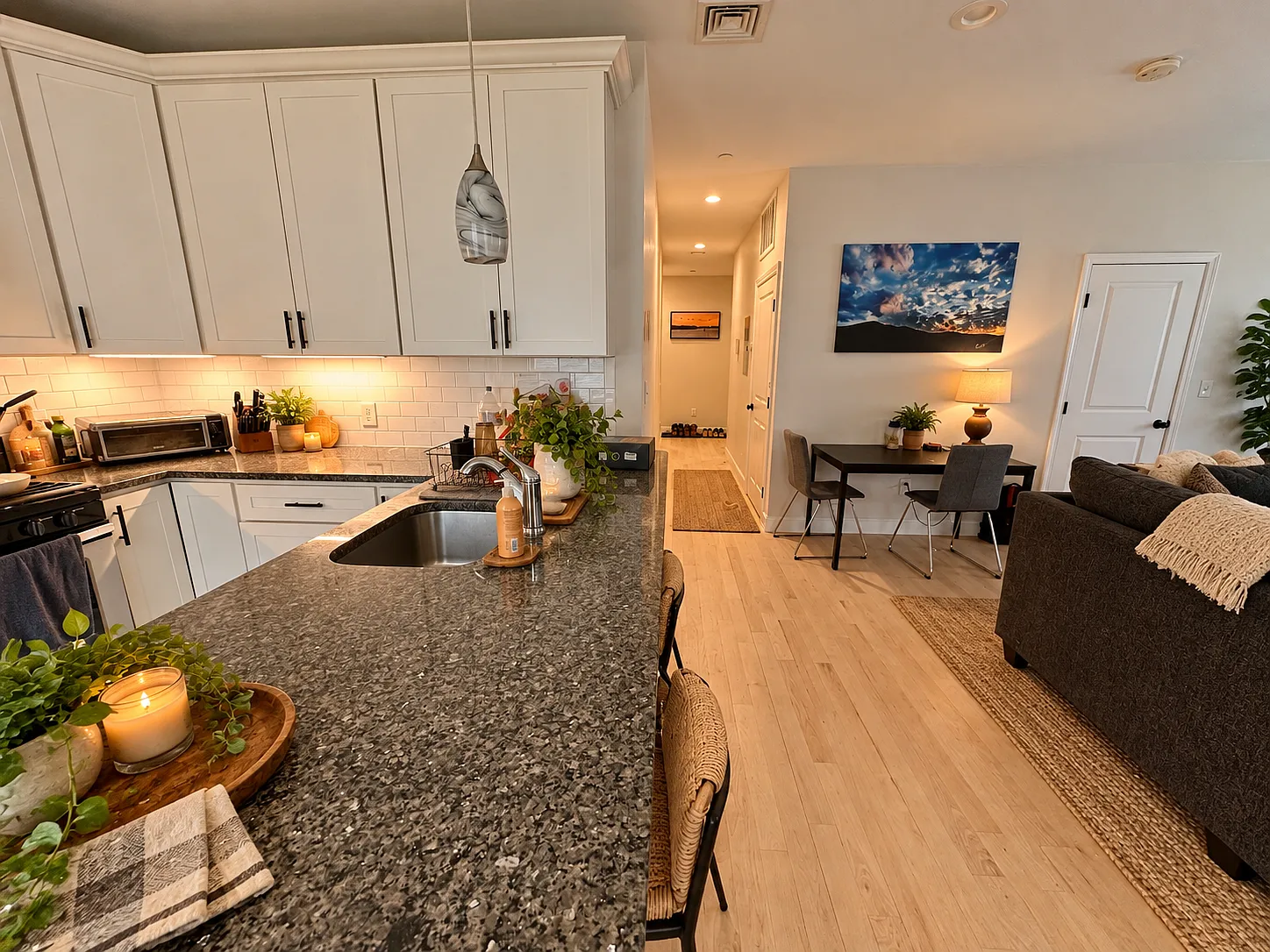 2 bed, 2.0 bath, 1000 sqft, $3,150 — Photo 2